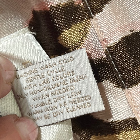 Chicos Women Leopard Print Button Front Long Sleeve Top Mob Wife Pink/Brown Sz 3 - Picture 7 of 9